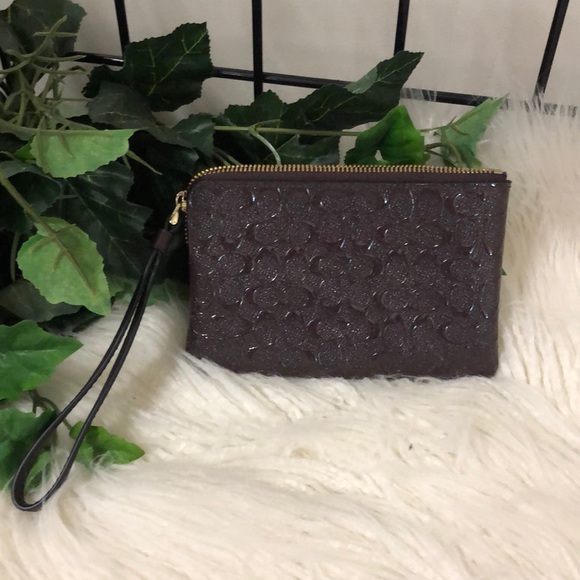 Coat wristlet - Picture 2 of 5